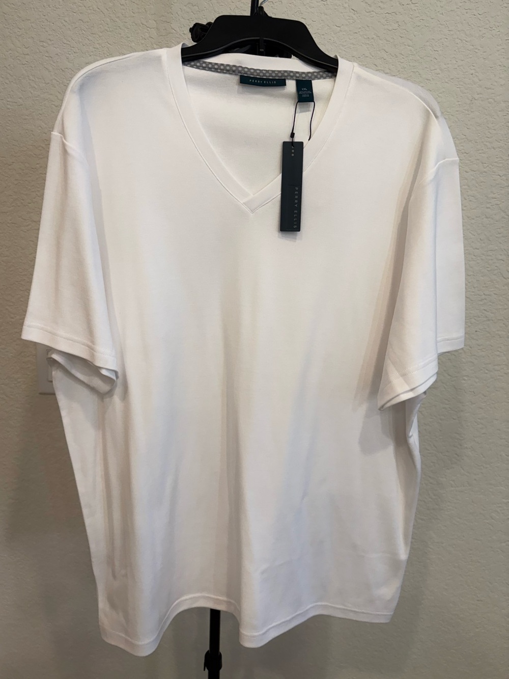 Perry Ellis Men's White V-Neck Short Sleeve Tee